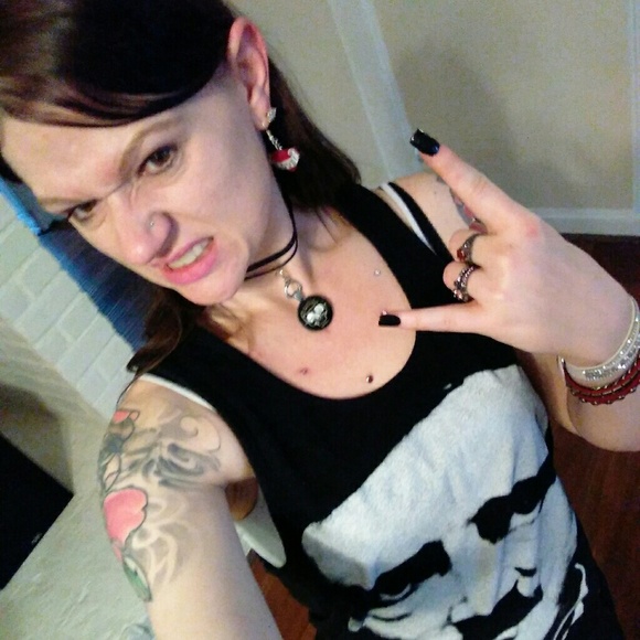 Meet your Posher, Traci - Picture 3 of 8